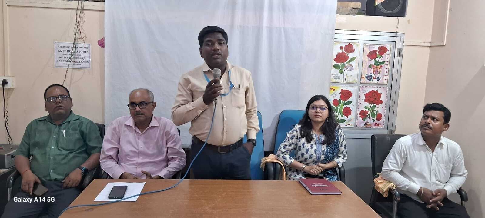 बैंकिंग पाठ्यक्रम को लेकर छात्रों के बीच सेमिनार