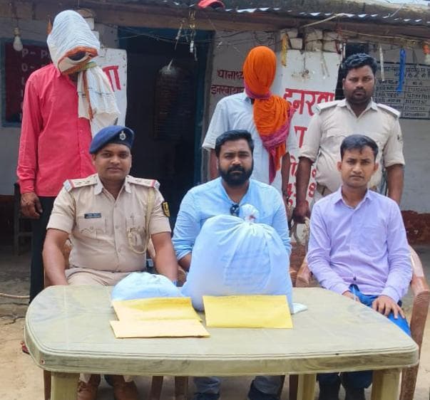 खमिहा से 3.15 किलो गांजा के साथ दो तस्करों को पुलिस ने किया गिरफ्तार