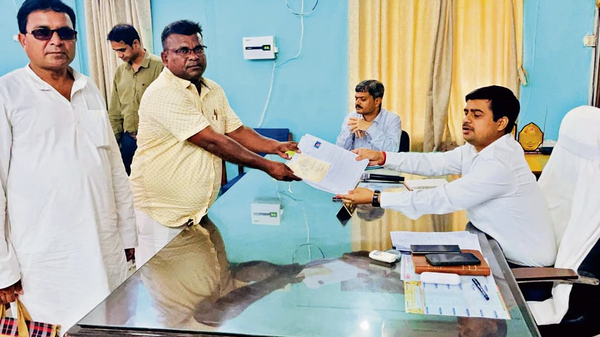 चार प्रत्याशियों ने किया नामांकन