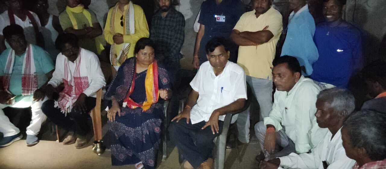 छेड़खानी के पीड़िता से मिलीं सीता सोरेन, न्याय का दिया भरोसा