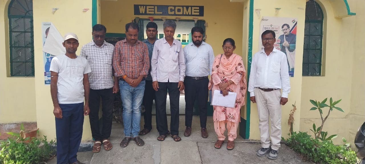 सड़क हादसे में अध्यापिका की मौत पर जताया गया शोक