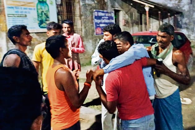 मशरक में ट्रक की टक्कर से ऑटो सवार की गयी जान, दो घायल