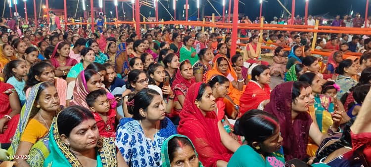 शतचंडी महायज्ञ : यज्ञ मंडप की परिक्रमा कर सुख समृद्धि की कामना की, भजन संध्या में जुटे श्रद्धालु