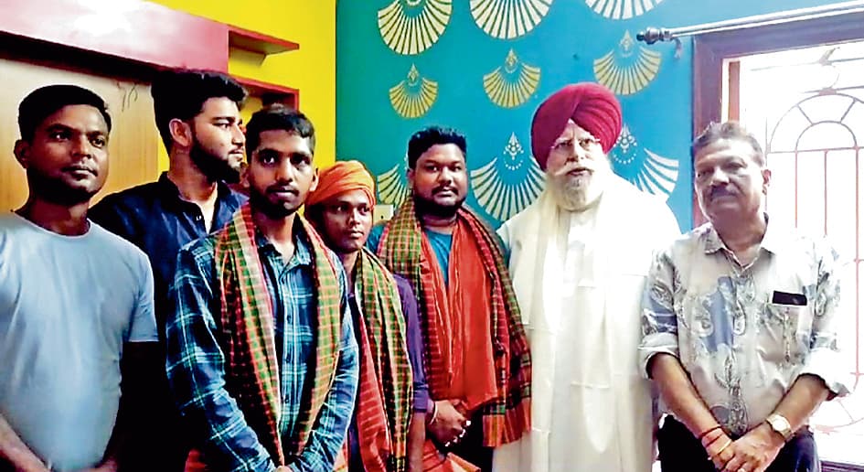 सुरेंद्र सिंह अहलूवालिया पहुंचे घायल भाजपा कार्यकर्ता के घर, जाना हाल