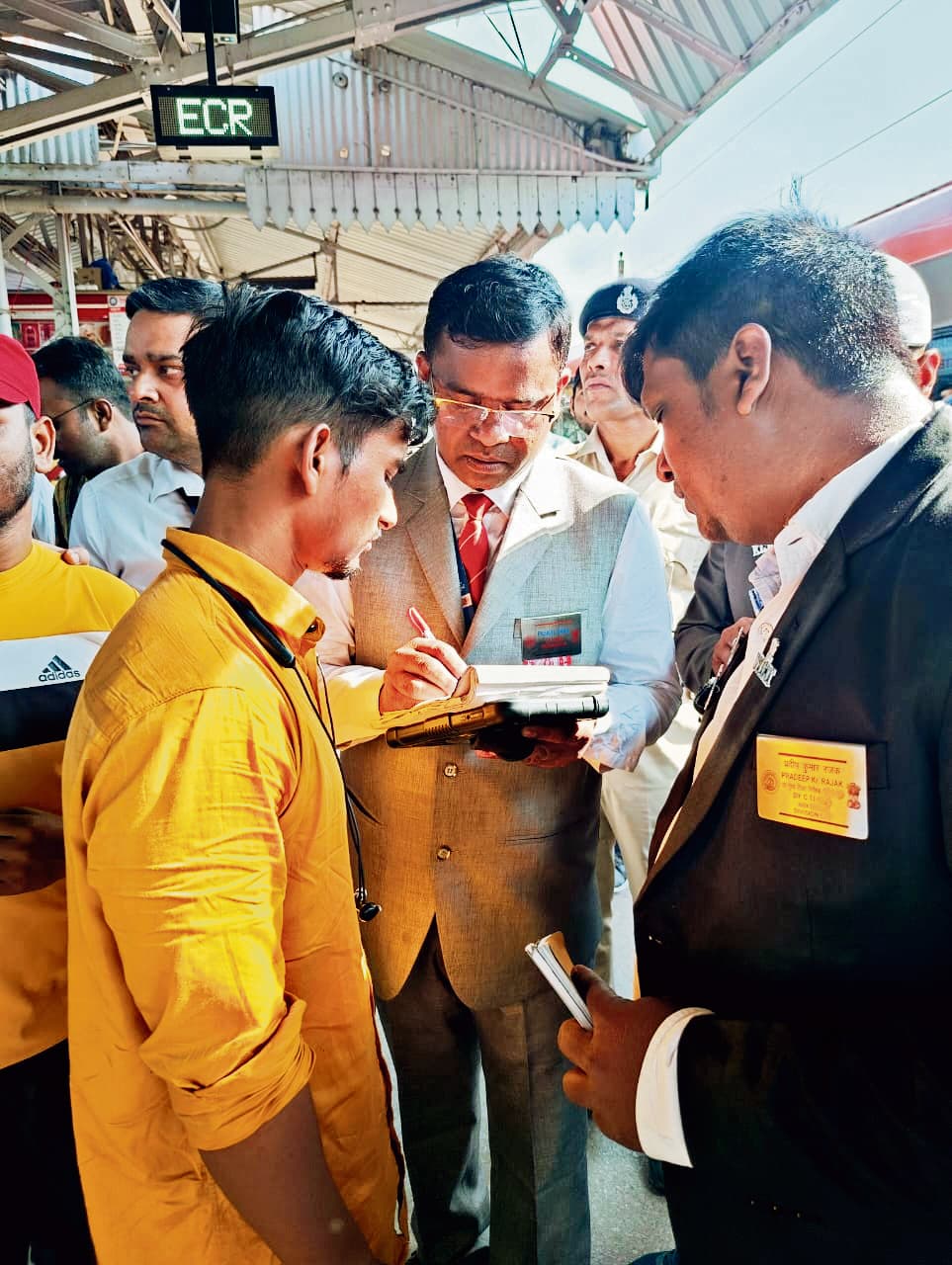 पूर्व मध्य रेल प्रशासन ने 44 दिनों में बिना टिकट यात्रा करने वालों से वसूल किया 31.55 रुपये का जुर्माना