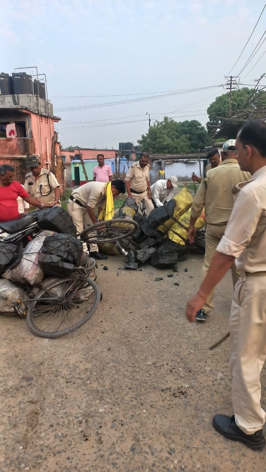 तीन टन अवैध कोयला जब्त