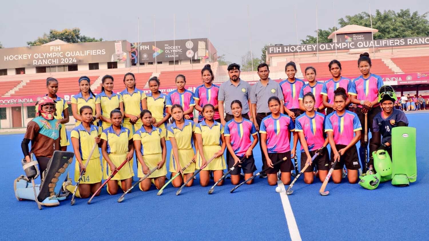 हॉकी गुमला व सुपर क्वीन वीमेन क्लब जीते