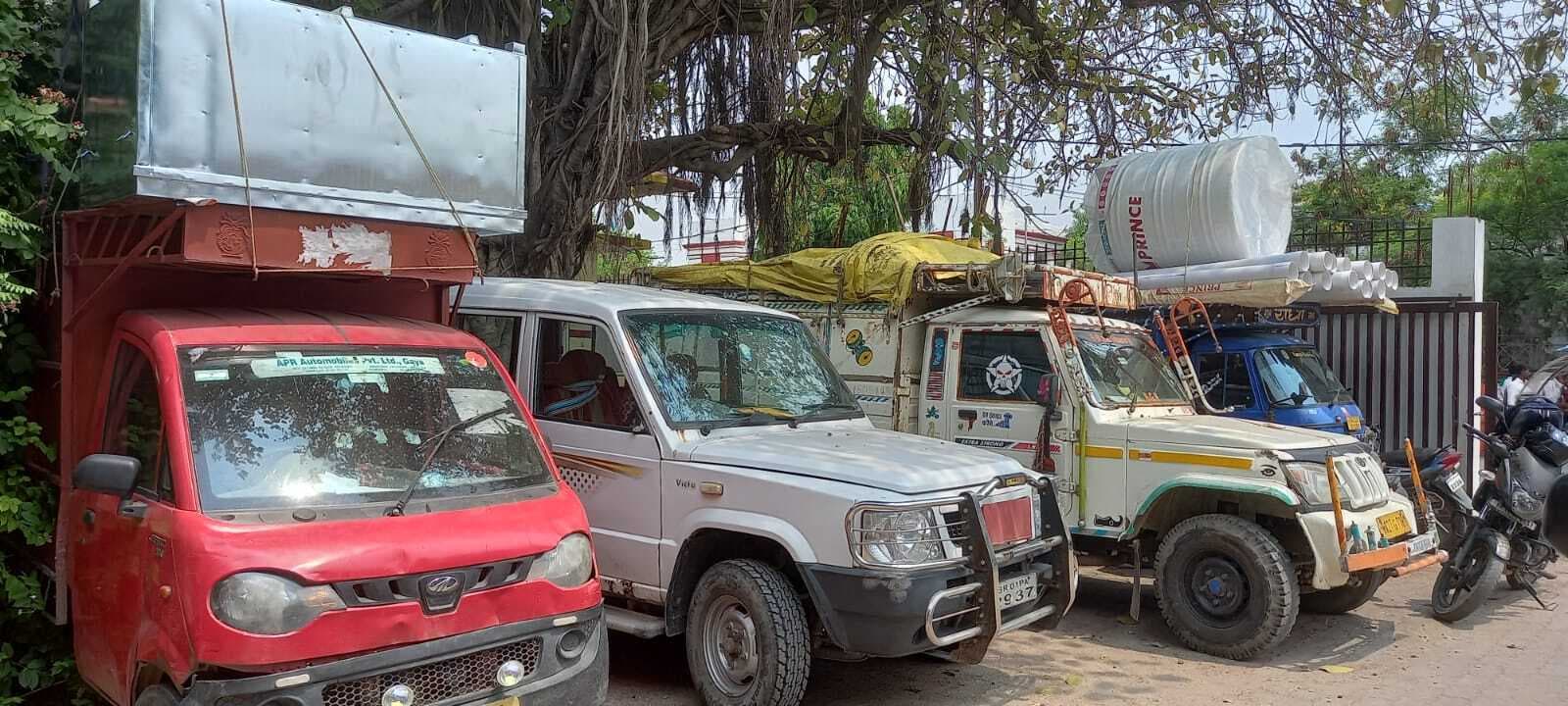 सेल्स टैक्स विभाग ने बिना कागजात सामान लदे 28 वाहनों को किया जब्त