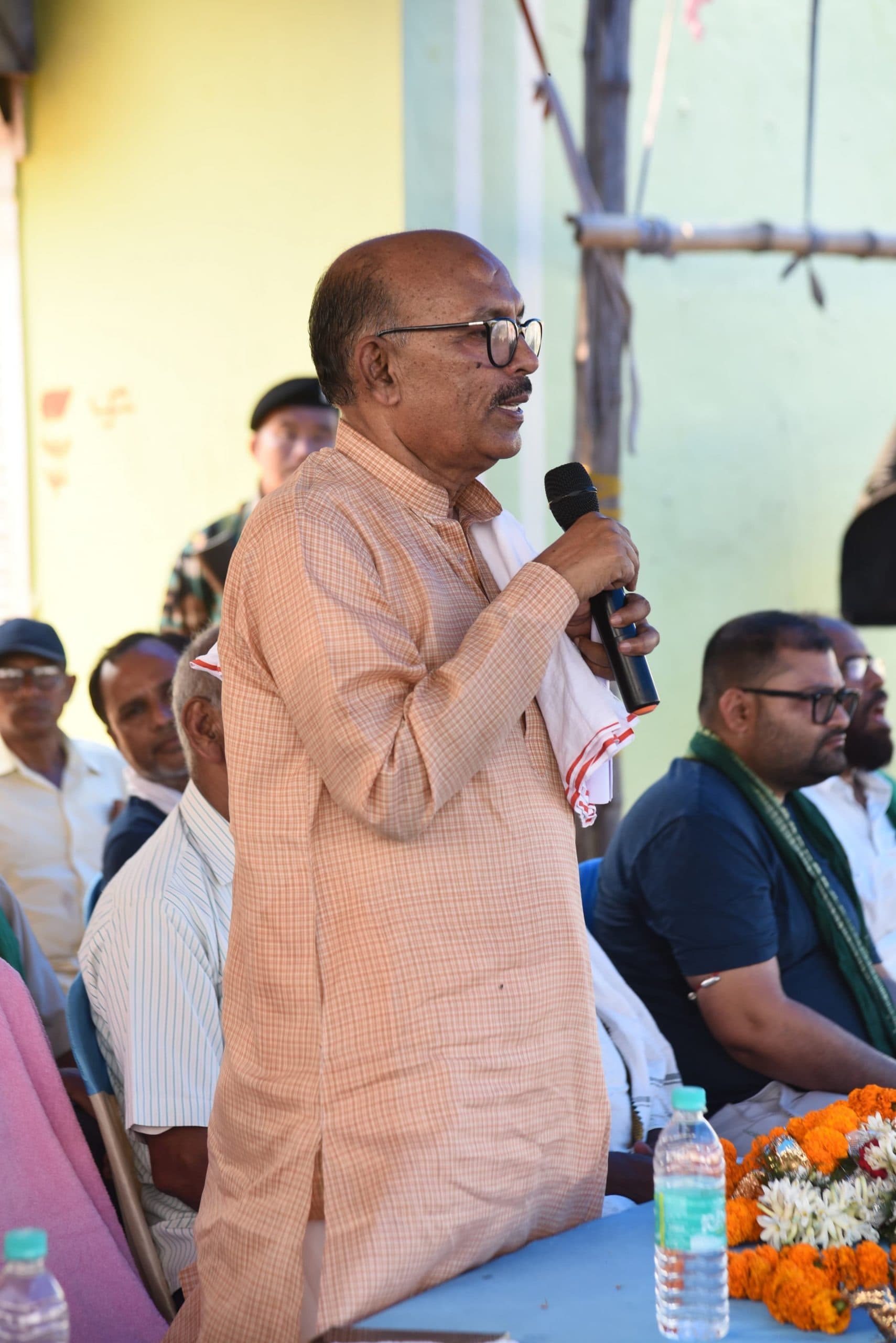 झामुमो कार्यकर्ता सरकार की ओर से संचालित योजनाओं को बताएं : स्पीकर