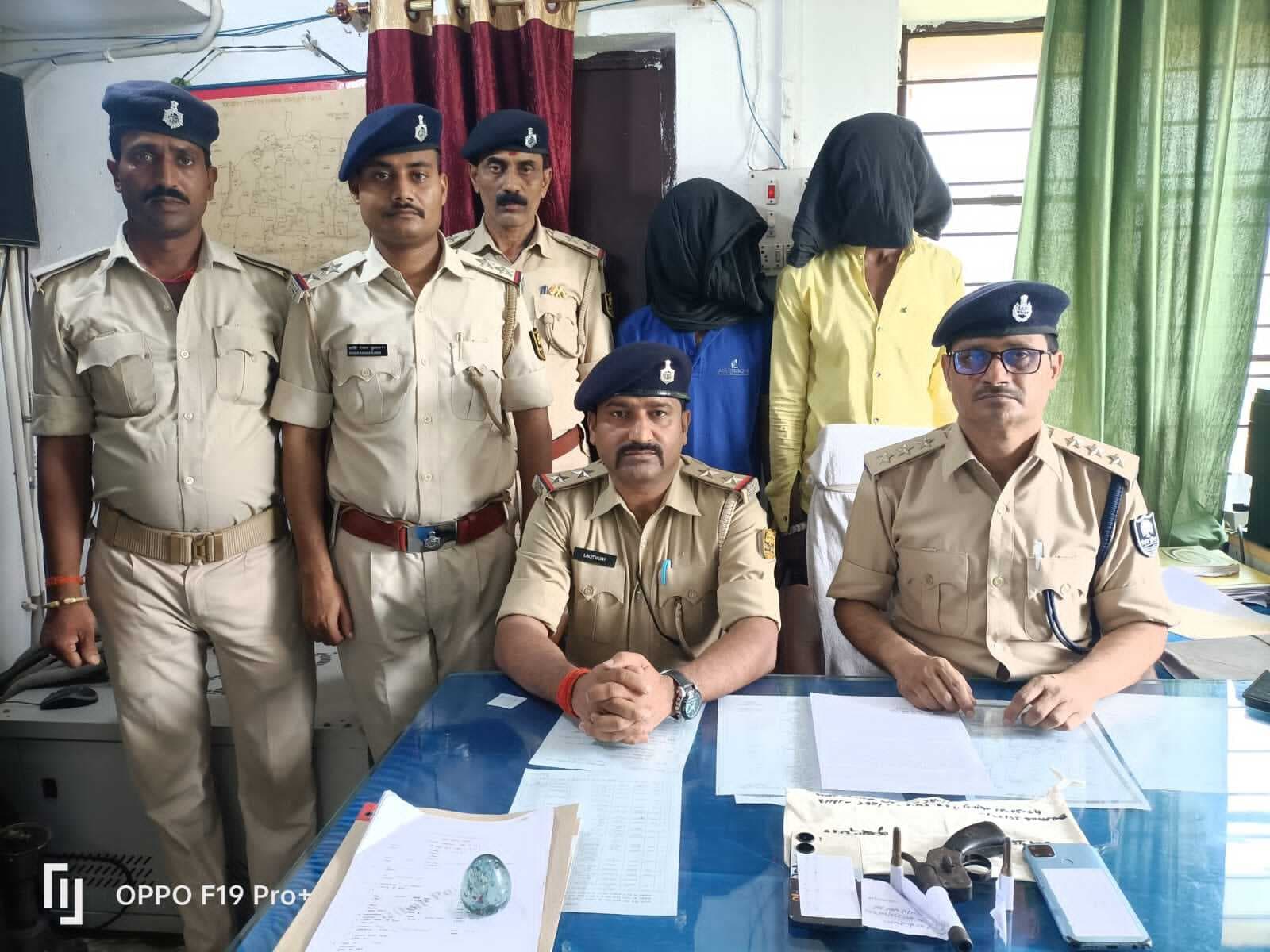 ट्रक चालक और खलासी को बंधक बनाकर लूटपाट करने वाले दो गिरफ्तार