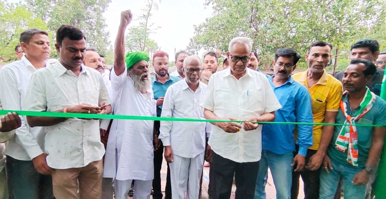 महुदा बाजार व राजगंज में मथुरा महतो के चुनाव कार्यालय का उद्घाटन