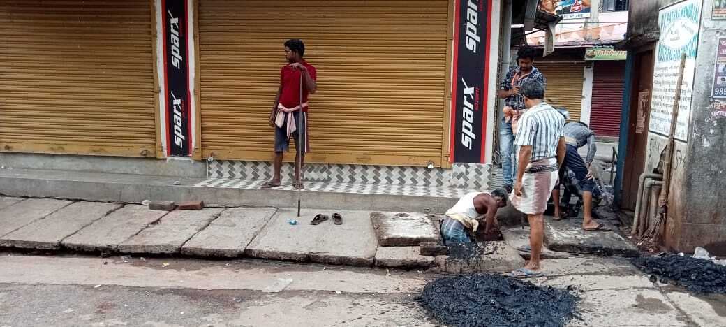 जलजमाव से निजात दिलाने को लेकर शहर में शुरू हुई नालियों की सफाई