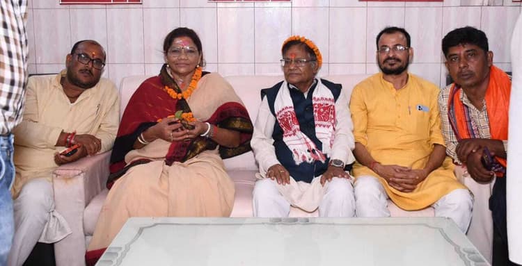 पूर्व केंद्रीय राज्य मंत्री रेणुका सिंह ने शक्ति केंद्र प्रभारी के साथ की बैठक