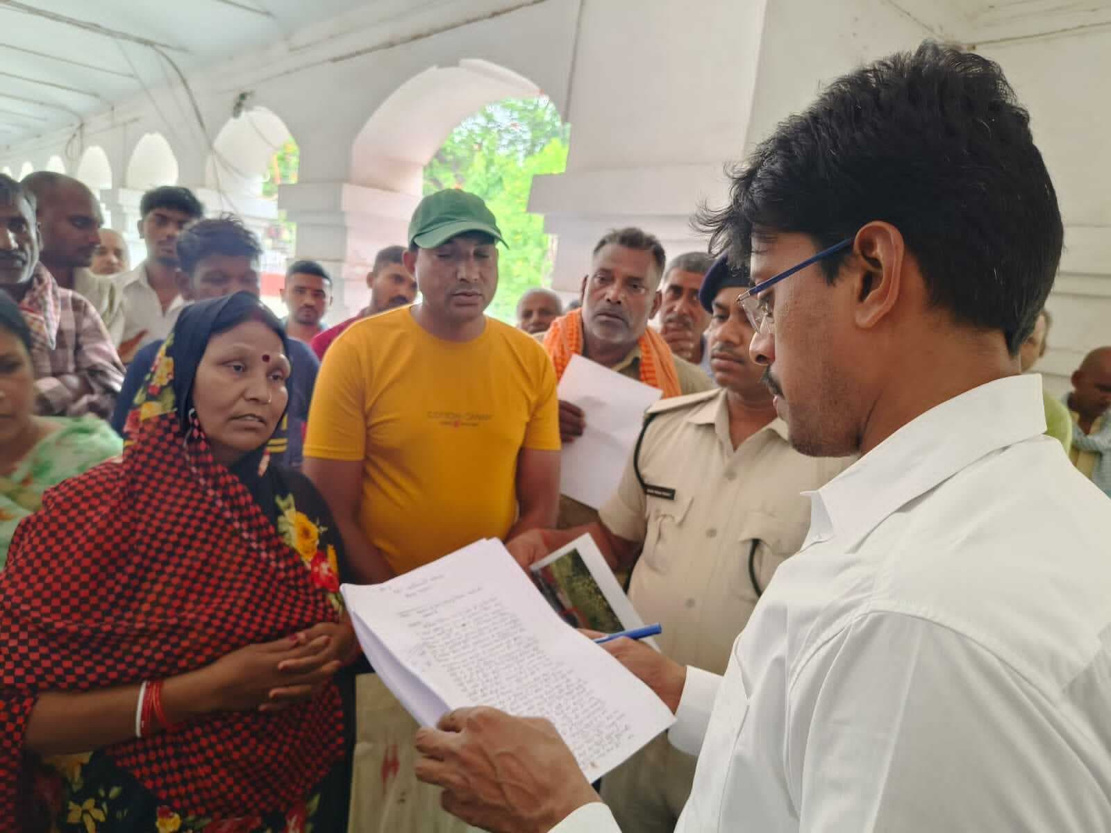 बेटी की शादी को लेकर मिले थे 50हजार,दलाल ने लिये 25 हजार रुपये