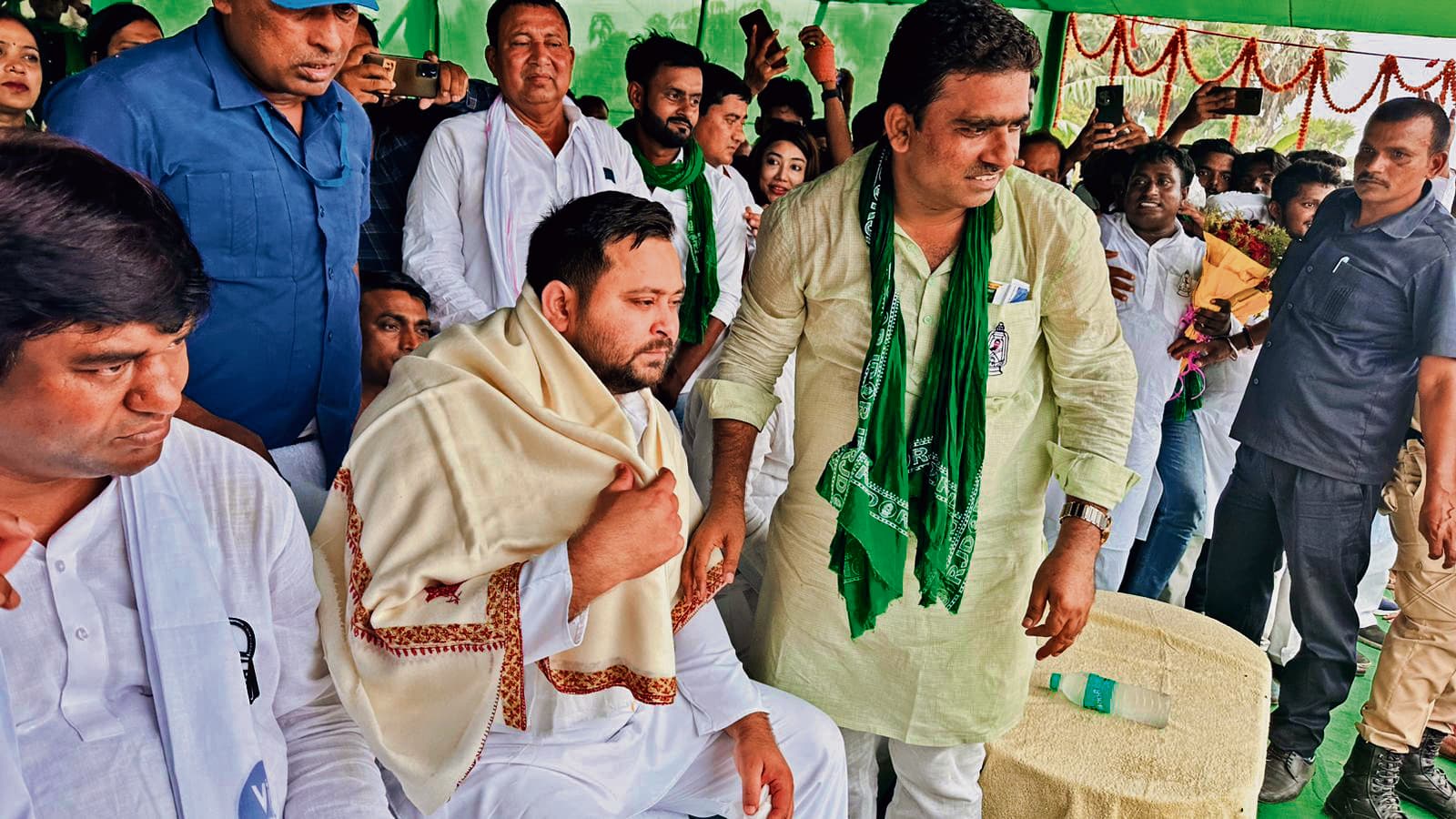 हमें मौका मिला तो पांच लाख युवाओं को दी नौकरी:तेजस्वी