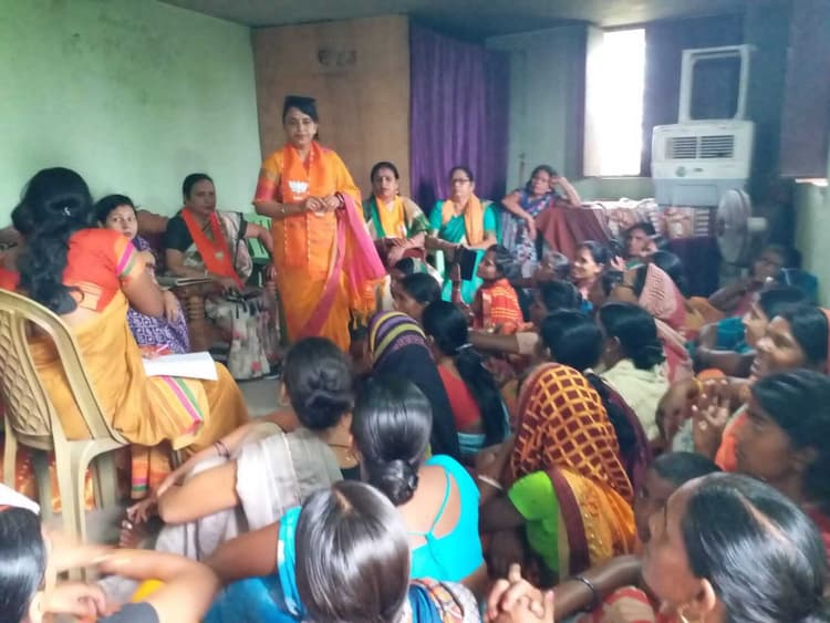 मसौढ़ी. गुजरात से आयी भाजपा महिला मोर्चा ने मसौढ़ी में किया जनसंपर्क