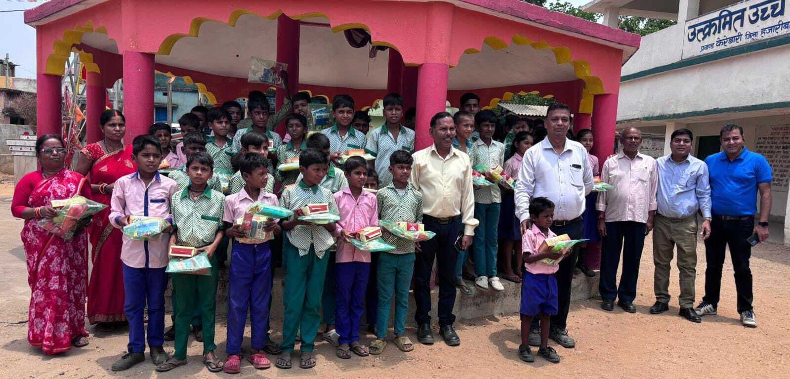 कोल कर्मियों ने चलाया स्वच्छता अभियान