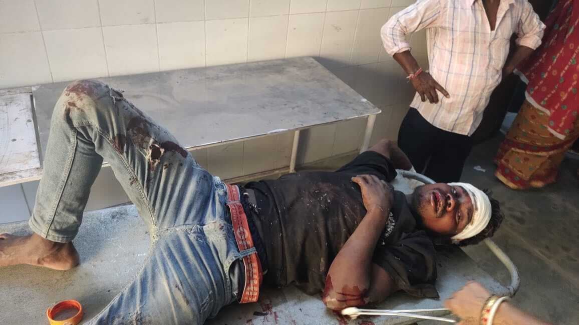 हादसा ::तलवारिया गांव के पास बाइक से गिर कर युवक घायल