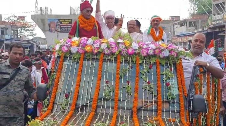 कांग्रेस और भाजपा का रोड शो, दोनों पार्टियों ने दिखाया दम