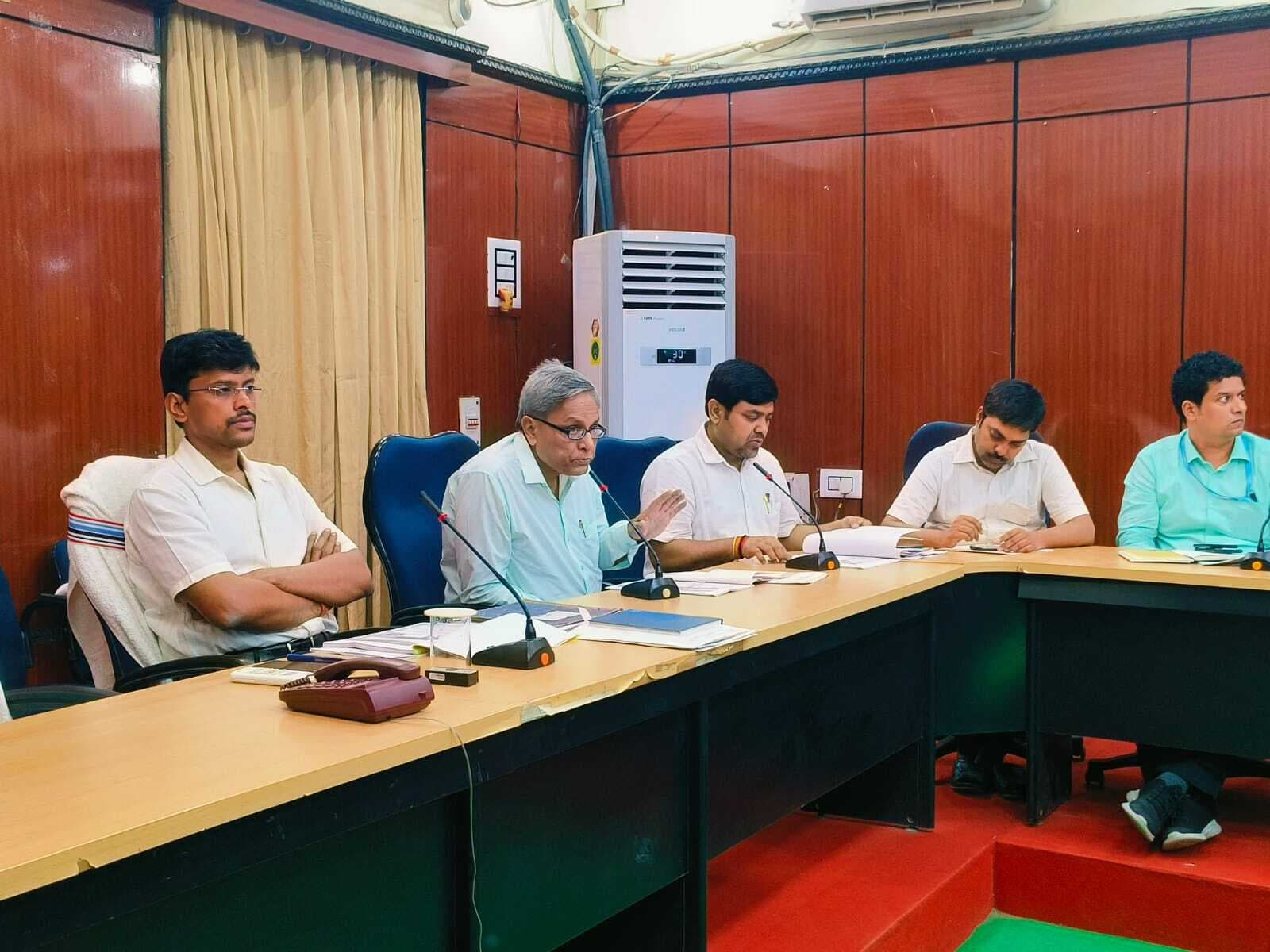 फतेहपुर के चिकित्सा पदाधिकारी व हॉस्पिटल मैनेजर का वेतन बंद