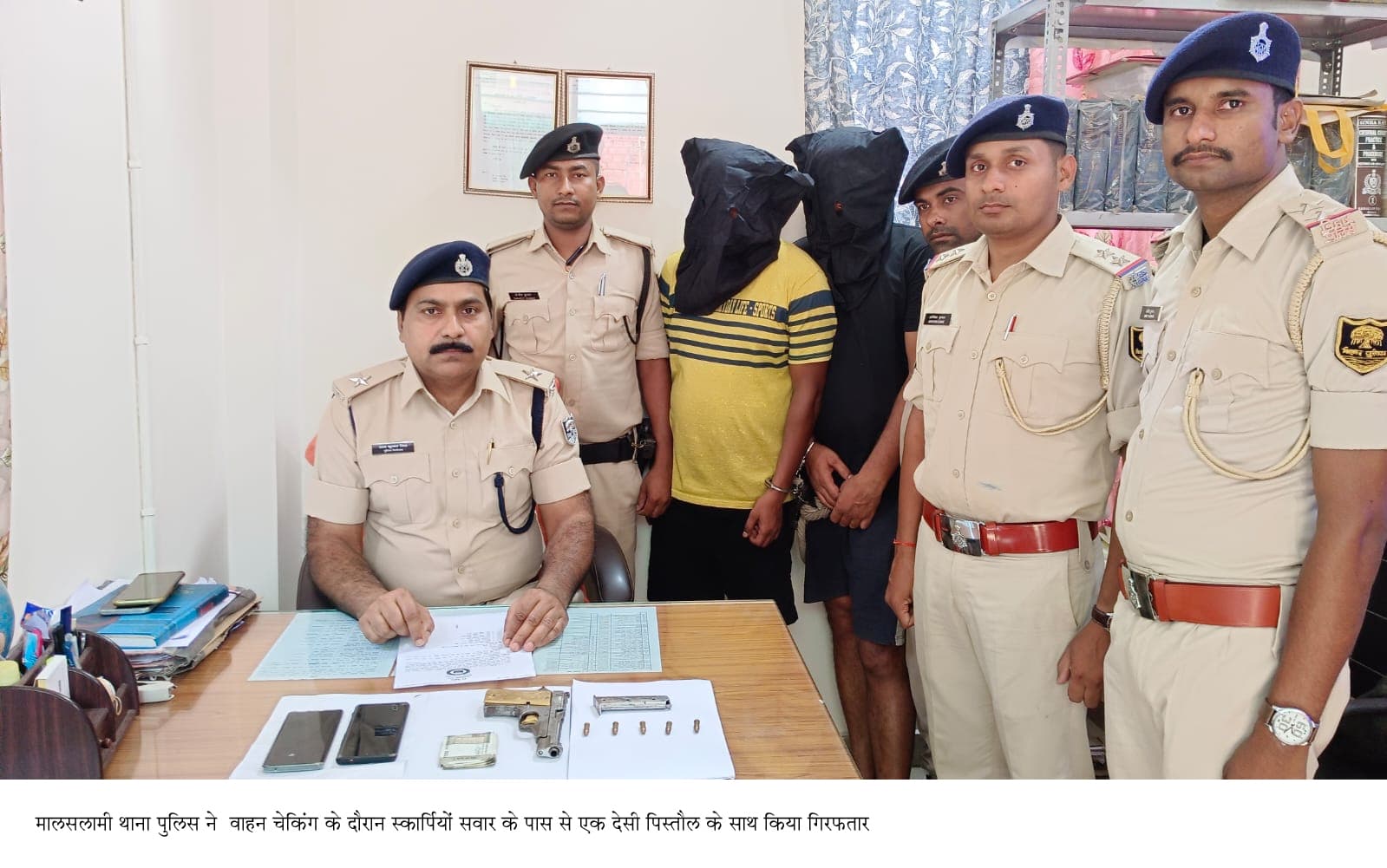 हथियार के साथ प्रोपर्टी डीलर सहित दो गिरफ्तार