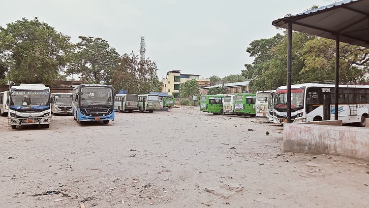 व्यवसायिक मंडियों व बस पड़ावों में दिखी विरानगी