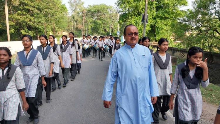 सरस्वती विद्या मंदिर में मतदाता जागरूकता रैली