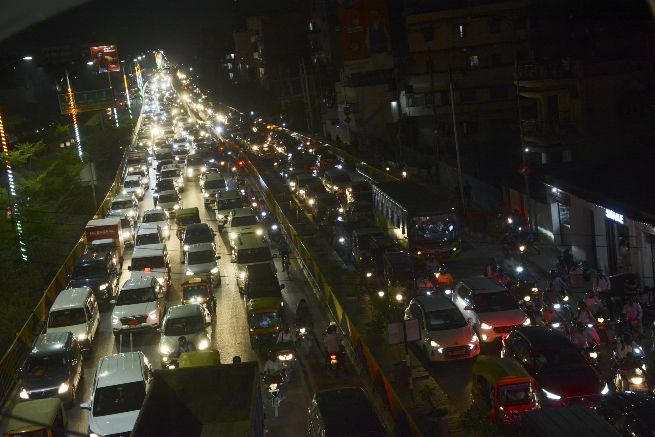 Patna : चार घंटे शहर में लगा भीषण जाम, पैदल यात्री भी घंटों फंसे