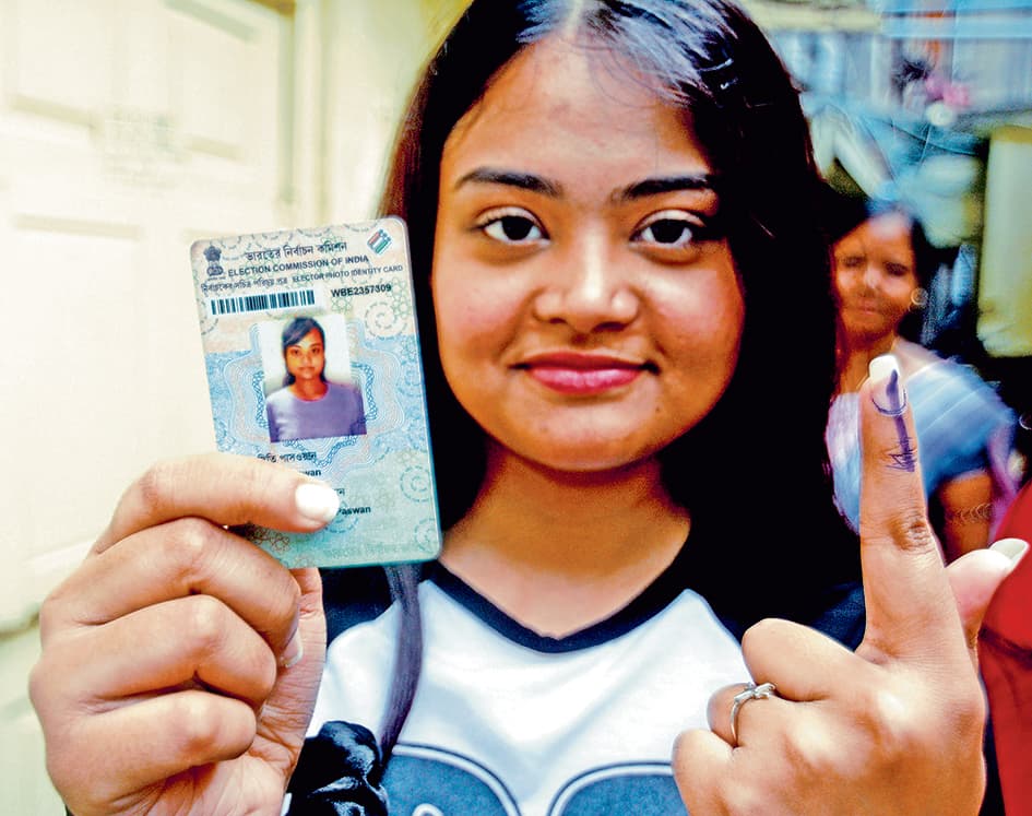 वोटिंग के बीच कई बूथों से गायब हुए सीसी कैमरे