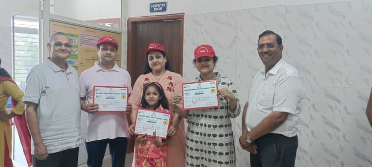 वोटिंग के दिन 32 लोगों ने मतदान के बाद किया रक्तदान