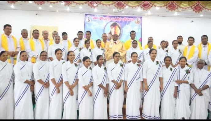 संत अन्ना धर्मसंघ की 15 धर्मबहनों ने लिया प्रथम व्रतधारण