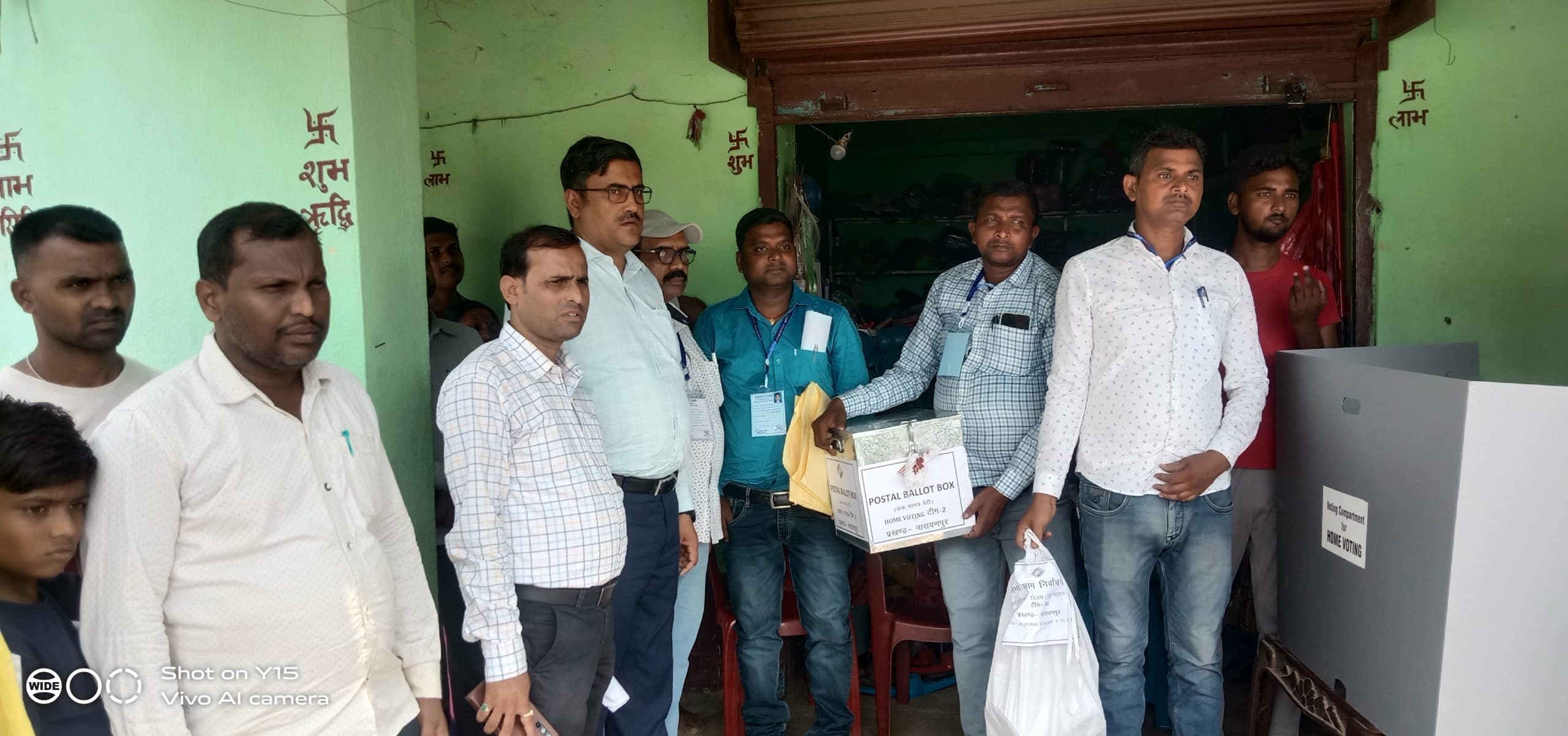 नारायणपुर में 17 वयोवृद्ध व दिव्यांग मतदाताओं ने की होम वोटिंग