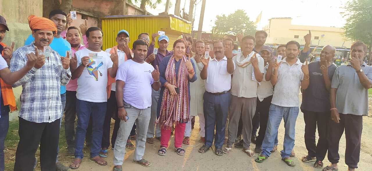 दारू में पुरुषों से अधिक महिलाओं ने किया मतदान