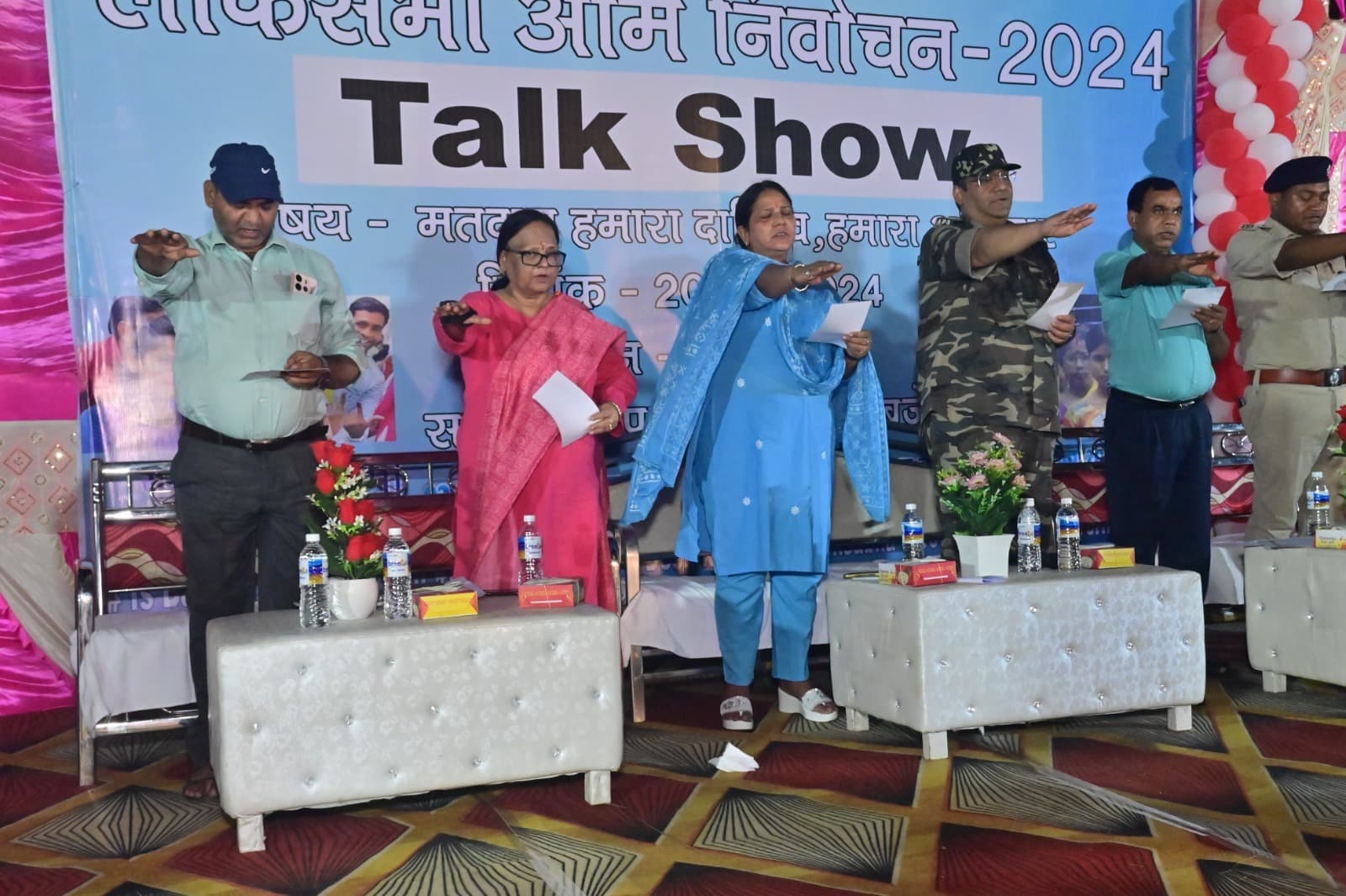 मतदान हमारा अधिकार, तू वोट कर, तू वोट कर, स्वच्छ लोकतंत्र के लिए तू वोट कर