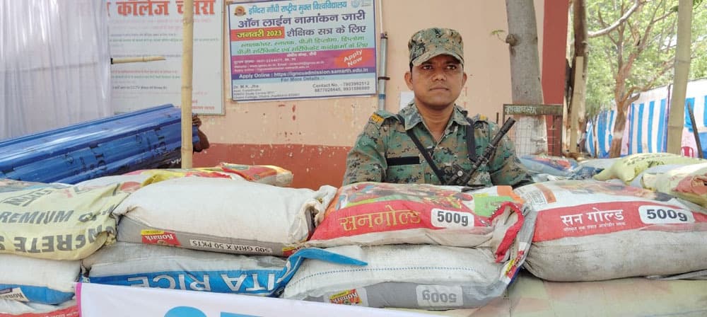 कड़ी सुरक्षा के बीच वज्रगृह में रखी गयी हैं इवीएम