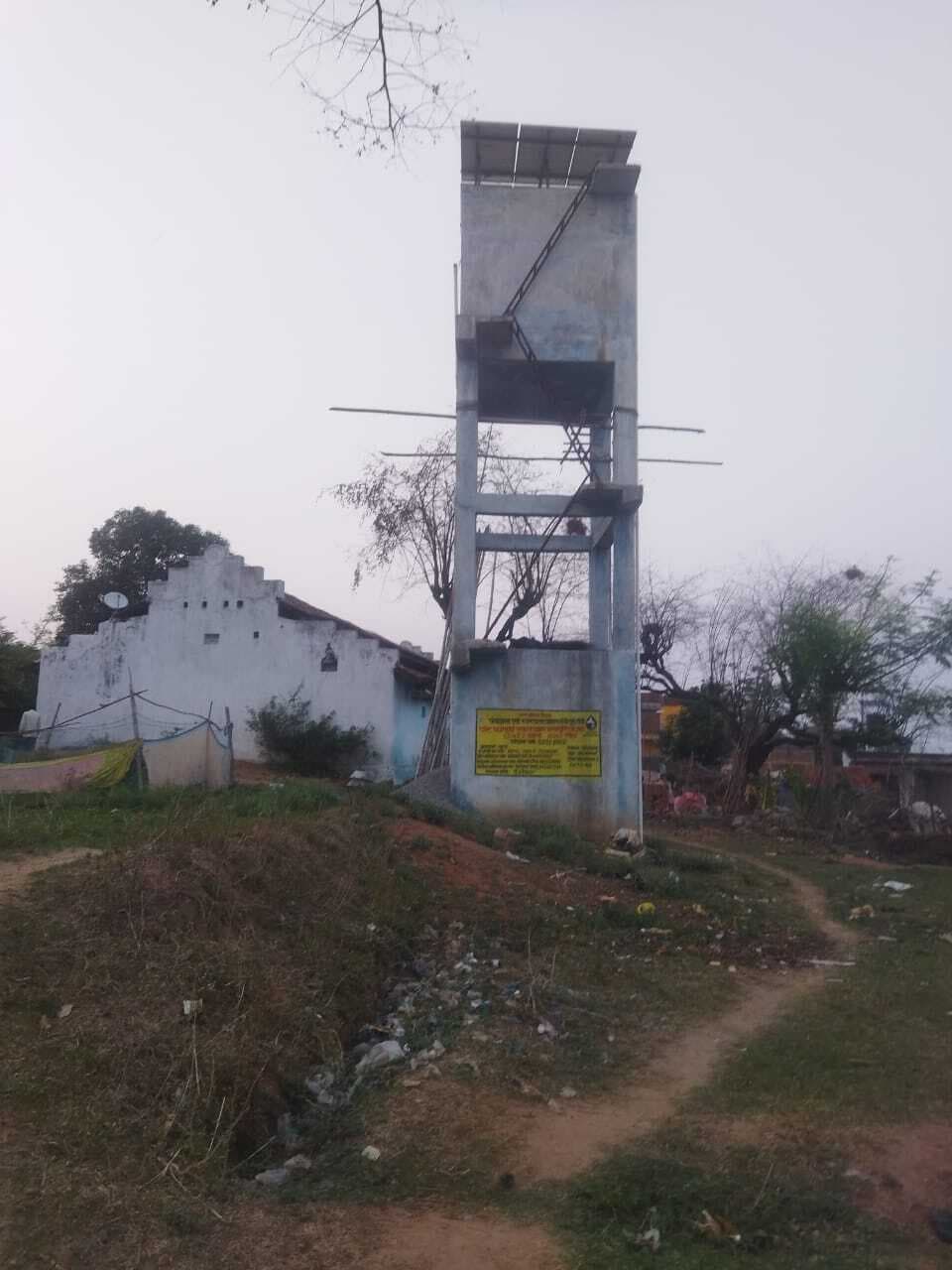 13.70 लाख की लागत से बना जलमीनार बेकार