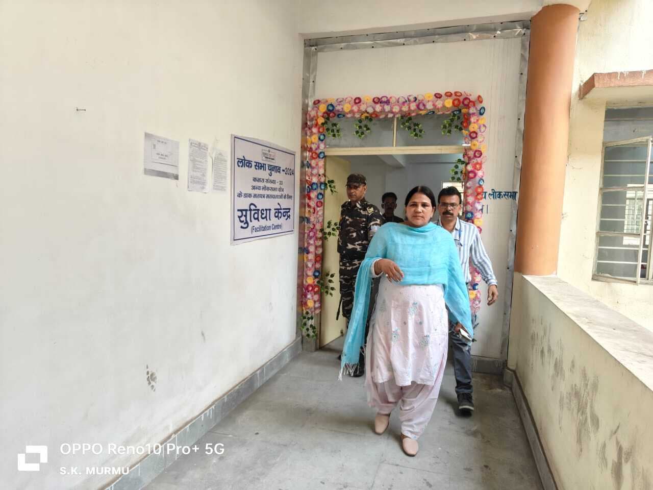 डीसी ने सुविधा केंद्र व एफएलसी कार्य का किया निरीक्षण