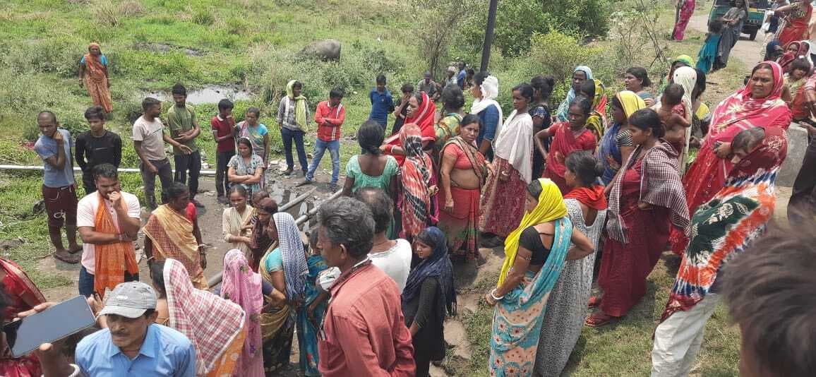 पानी कनेक्शन को ले दो बस्तियों के लोग आमने-सामने, मामला थाना पहुंचा