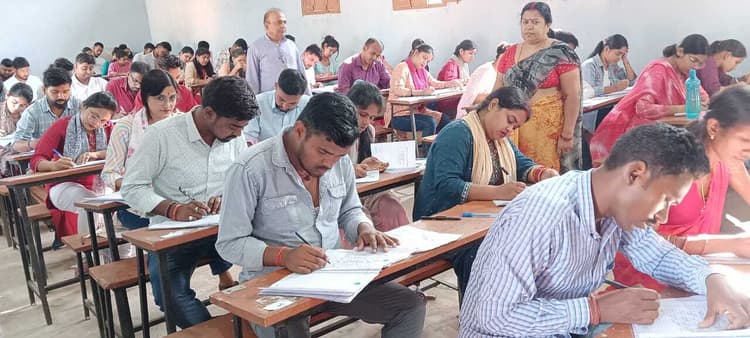 बीएड पार्ट-1 व 2 परीक्षा के चौथे दिन कदाचार के आरोप में एक निष्कासित