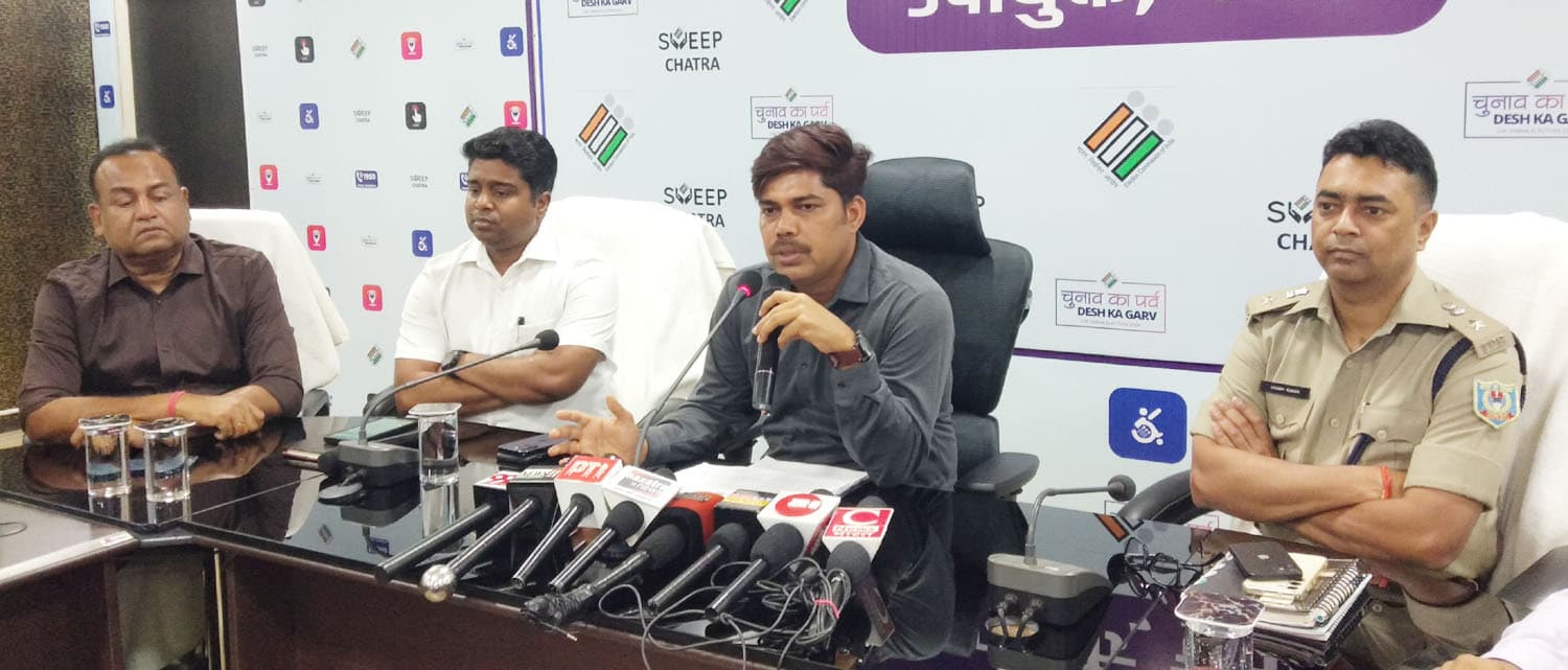 चतरा संसदीय क्षेत्र में 63.69 प्रतिशत हुआ मतदान, बैलेट पेपर की गिनती बाकी