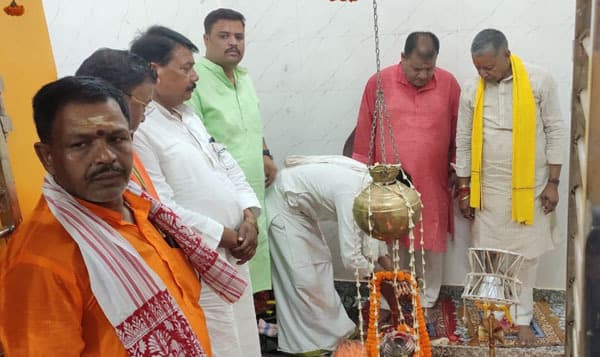 कलश यात्रा के साथ तीन दिवसीय महायज्ञ प्रारंभ