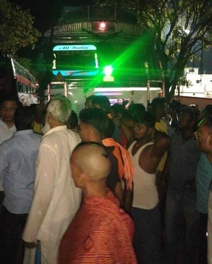 हादसा : ट्रक-बाइक की टक्कर में युवक की मौत, दो घायल, रेफर, देवघर-बासुकिनाथ पथ पर जोगिया मोड़ के निकट की घटना