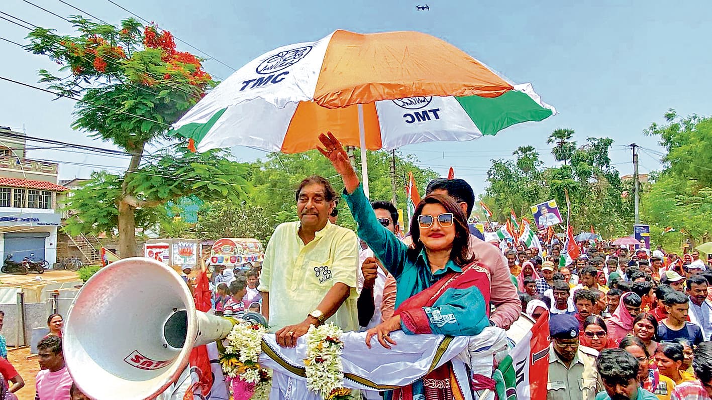 अरूप के समर्थन में रचना बनर्जी ने किया रोड शो