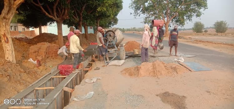 एइ ने की सड़क निर्माण में गड़बड़ी की जांच, बदला गाय सरिया