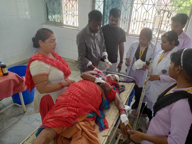 सड़क दुर्घटना में महिला घायल, इलाज के लिए अस्पताल में कराया भर्ती