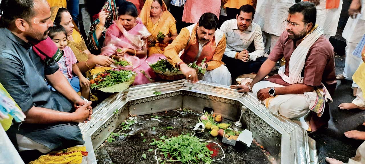 मध्य प्रदेश के सीएम ने विष्णुपद मंदिर में की पूजा