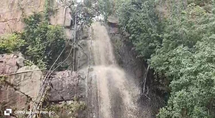 ककोलत परिसर में आयी बाढ़