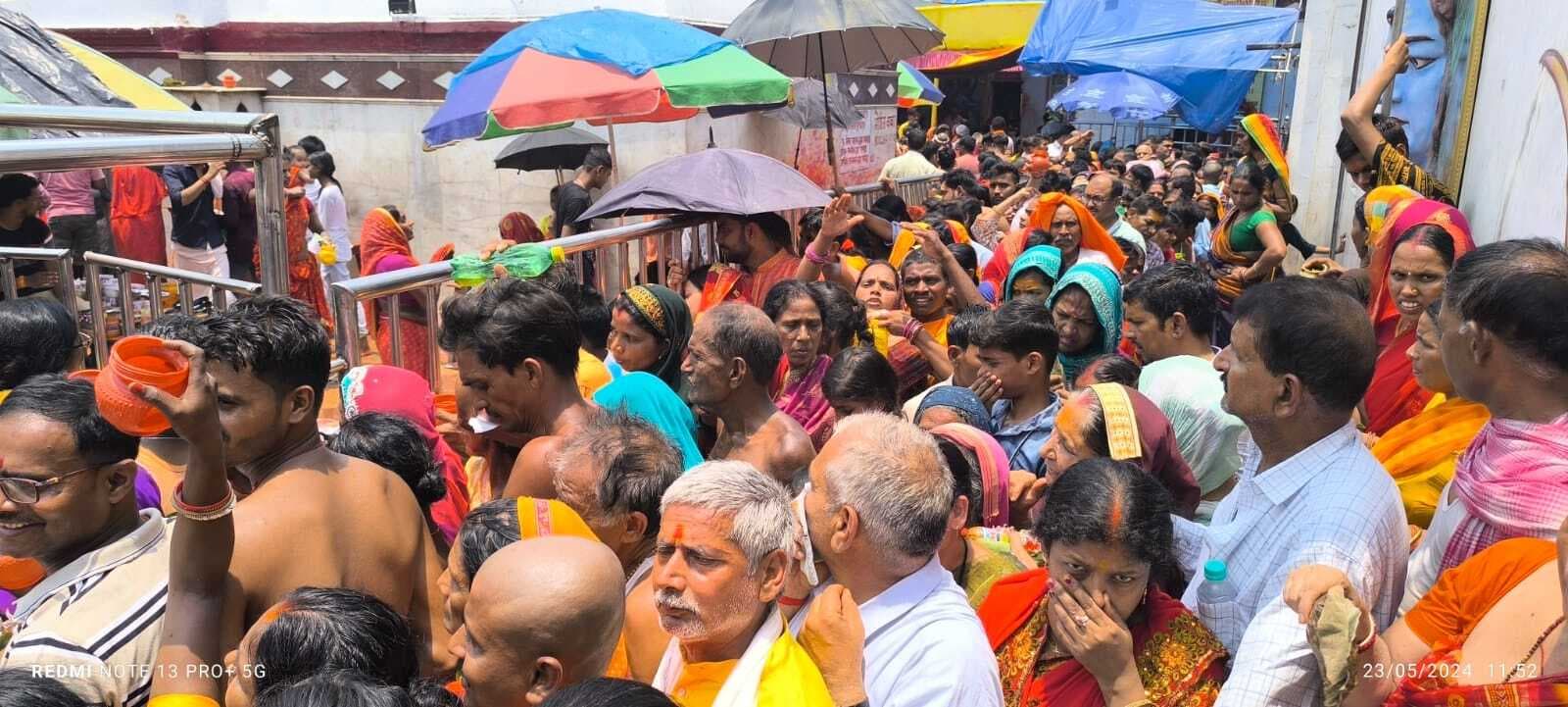 बुद्ध पूर्णिमा पर शंख व घंटा ध्वनि गुंजायमान रहा बासुकिनाथ मंदिर परिसर