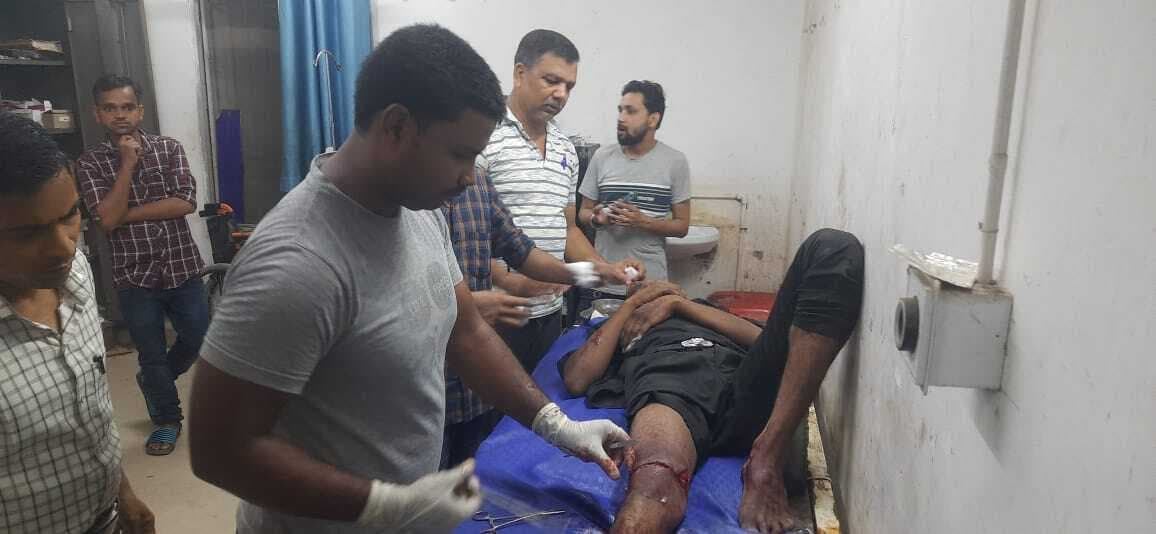 ट्रैक्टर की ठोकर से बाइक सवार दो जख्मी, रेफर