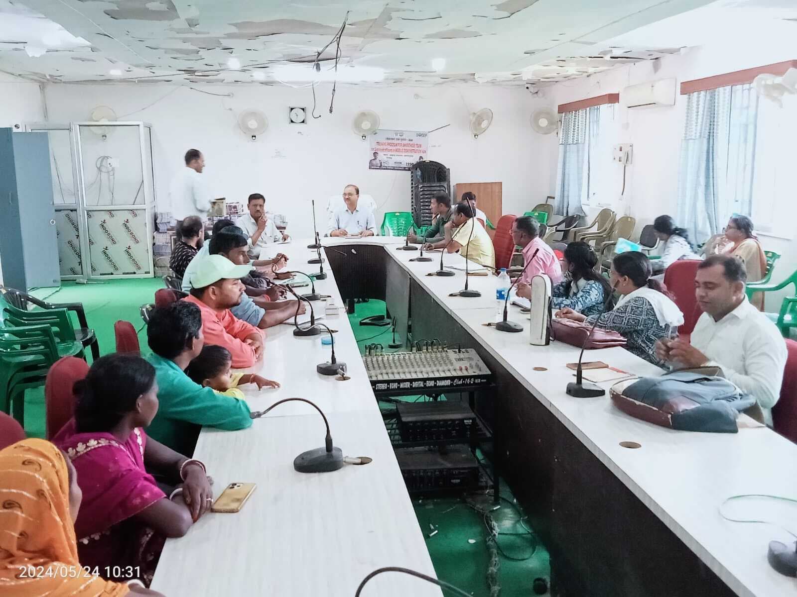 बीडीओ ने मतदान केंद्रों पर सुविधा उपलब्ध कराने को लेकर बीएलओ व कर्मियों के साथ की मंत्रणा